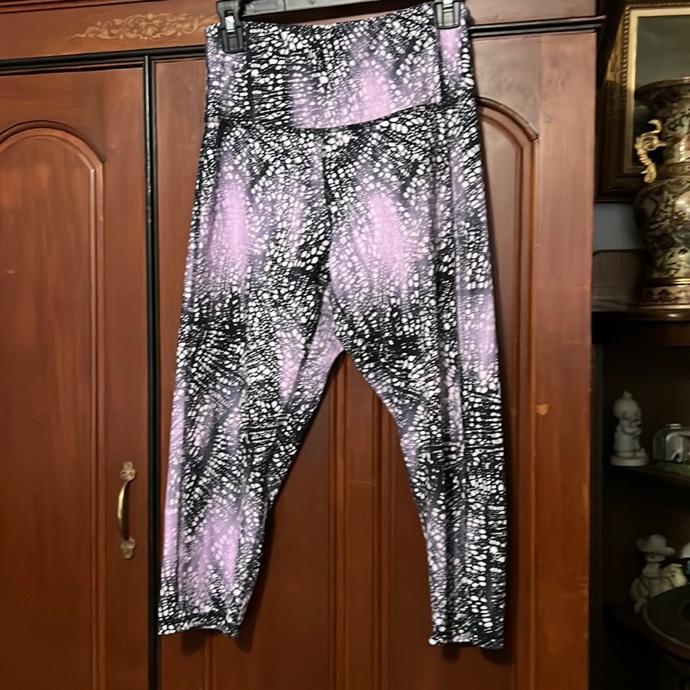 Champion Capri Style Purple/Black Work Out Leggings Size Large